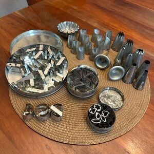 Silver Metal Bakeware Set